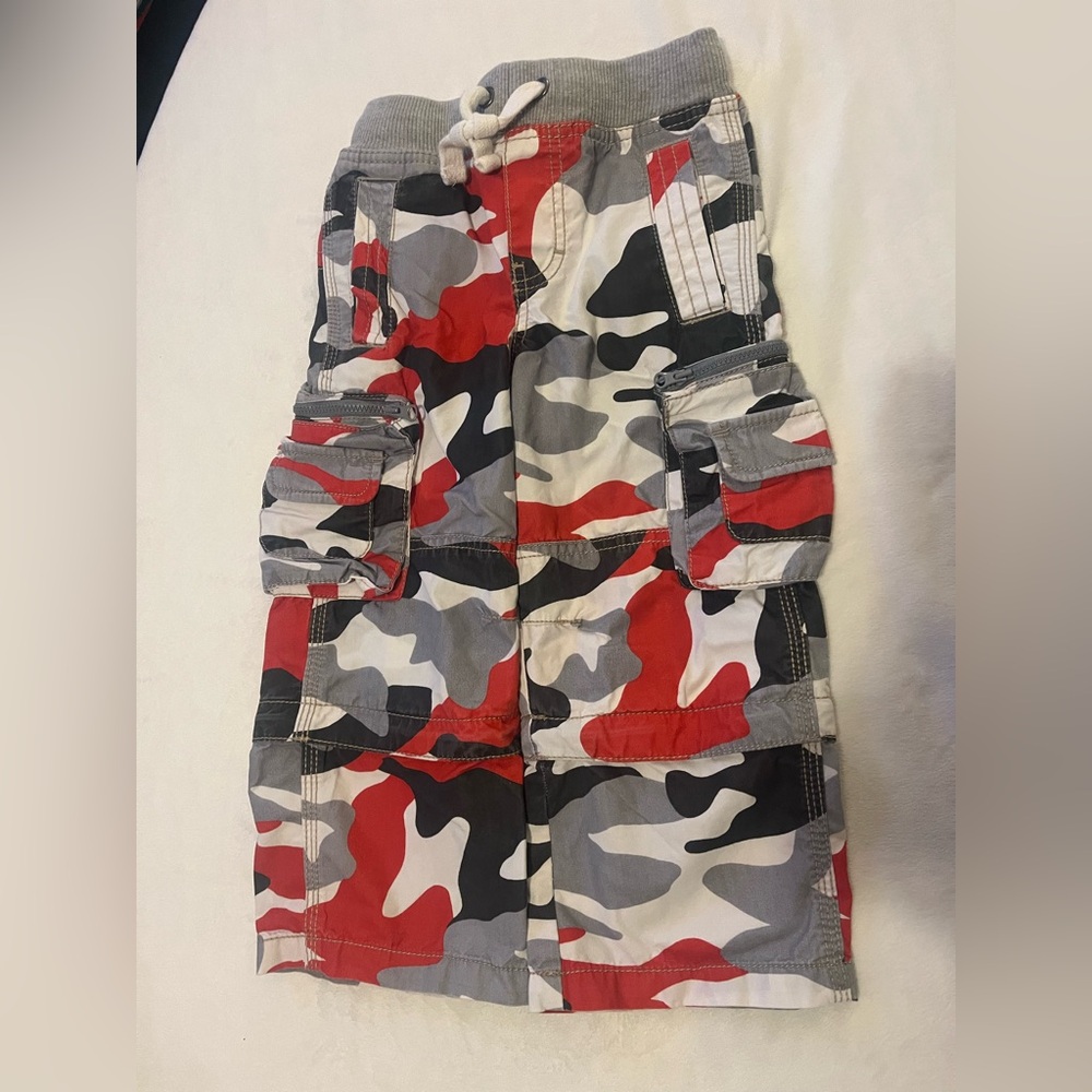 Mini Boden Red and Gray Patterned  2 in 1 cargo short/Pants size 4
